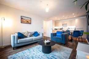 Cosy 2 Bedroom New Build Apartment in Digbeth, Birmingham City Centre - En-Suite & FREE Street Parking - Smart TV's on each Bedroom Wall - By MAEVELA Apartments